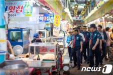 김창룡 부산경찰청장, 추석 앞두고 구포시장 치안 점검