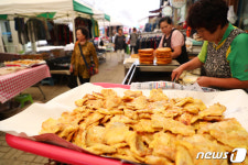 매출 해마다 줄어요 추석 대목에도 발길 뜸한 춘천 풍물시장