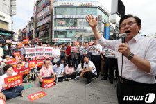 수원역 찾은 황교안 대표