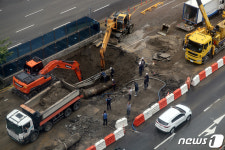 인덕원역 사거리 광역 상수관 파열, 긴급 복구 작업 한창
