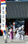 추석 연휴 마지막날, 신명나는 길놀이 공연
