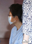 마스크와 안경 쓴 박근혜 전 대통령
