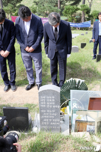 이한열 열사 기리는 김명수 대법원장