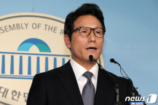 정병국 손학규 대표 사퇴해야 문재인 정부와 싸울 수 있다