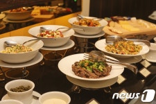 부산롯데호텔, 1층 더라운지서 샐러드 뷔페 선봬