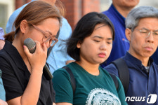 눈물로 호소하는 영덕 축산 외국인 근로자 유가족