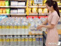이마트, 2L 생수 6병에 1880원입니다