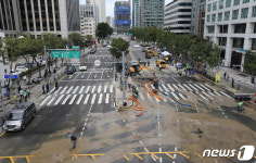 상수도관 파열로 경찰청 앞 도로 교통 통제