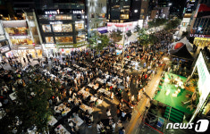 신촌 연세로에서 맥주축제 개막