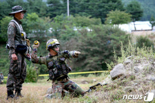 전방 수류탄!