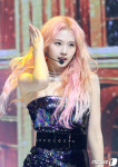 트와이스 사나, 핑크 헤어도 찰떡 소화