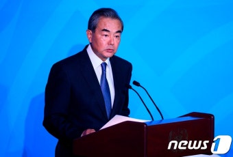 기후행동 정상회의서 연설하는 中 왕이
