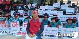 서울대 비정규직 뿔났다…파업 이어 삭발‧단식 투쟁