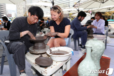 청자 물레 체험 속으로