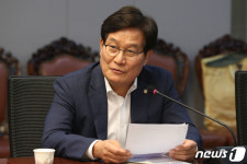 인사말하는 신동근 의원