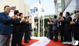 탁 트인 영중로를 기념하며