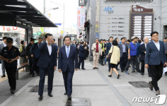 보행환경 개선사업 완료된 영중로 걷는 박원순 시장