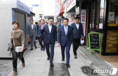 박원순 시장 탁트인 영중로 걸어요