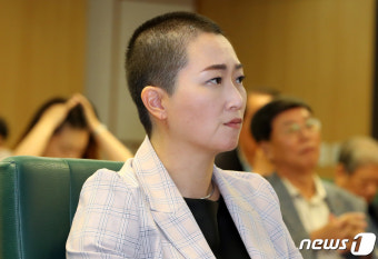 신장섭 교수 특강 경청하는 이언주 의원