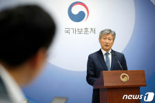 질의에 답하는 박삼득 국가보훈처장