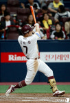 안타 날리는 김하성