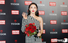 튜더 홍보차 대전갤러리아 타임월드 찾은 이다희