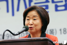 축사하는 심상정 대표