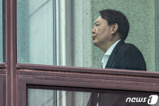 윤석열 "건설업자 별장 가고 어울릴 정도로 대충 살지 않았다"