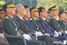 303고지 추모비 참배식에 참석한 군 수뇌부와 칠곡군수