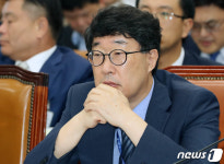 [국감]생각에 잠긴 최기동 부산지방고용노동청장