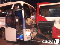 경부고속도로 용인 동천동서 버스 4중 추돌…40여명 부상