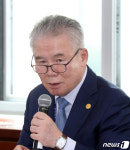 [국감]의원질의 답변하는 박종환 자유총연맹 총재