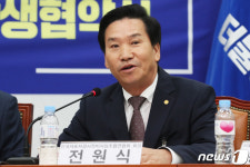 발언하는 전원식 회장