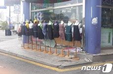 원주 남원로서 다른차에 들이받힌 택시 상가돌진