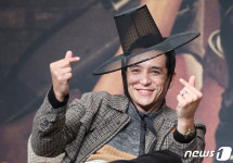 가브리엘 루나, 갓 쓰고 하트 뿅뿅