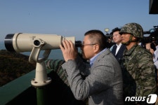 함박도 바라보는 황교안 대표