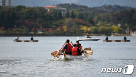 영랑호에서 카누타는 선수들