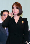 배우 신민아, 20억원 꾸준히 기부 '대통령 표창'