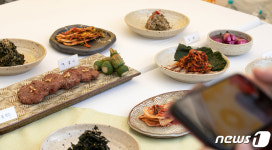 정갈한 한식에 눈이 가요