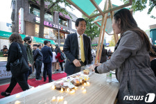 차량 사라진 이화로 찾은 문석진 서대문구청장