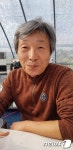 활뫼 저수지에 핀 국화향은?…마을주민들이 가꾼 국화
