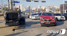 경기 김포 양촌읍 삼거리서 승용차 추돌