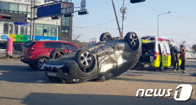 경기 김포 양촌읍 삼거리서 승용차 추돌