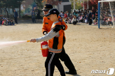 소화기는 이렇게 분사하는거에요