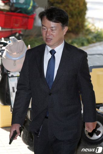 법정 향하는 강신명 전 경찰청장