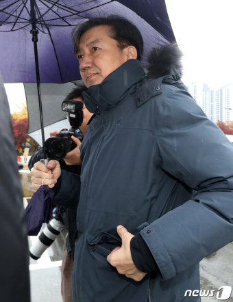 '진술거부권 행사' 조국, 정경심 면회