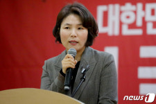 강연중인 자유한국당 전희경의원