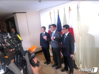美 국방 한일장관 손잡고 