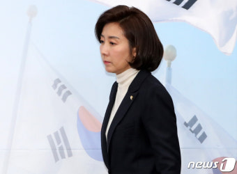 생각에 잠긴 나경원 원내대표