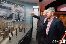 산악인 엄홍길 대장 2.28민주운동기념회관 방문